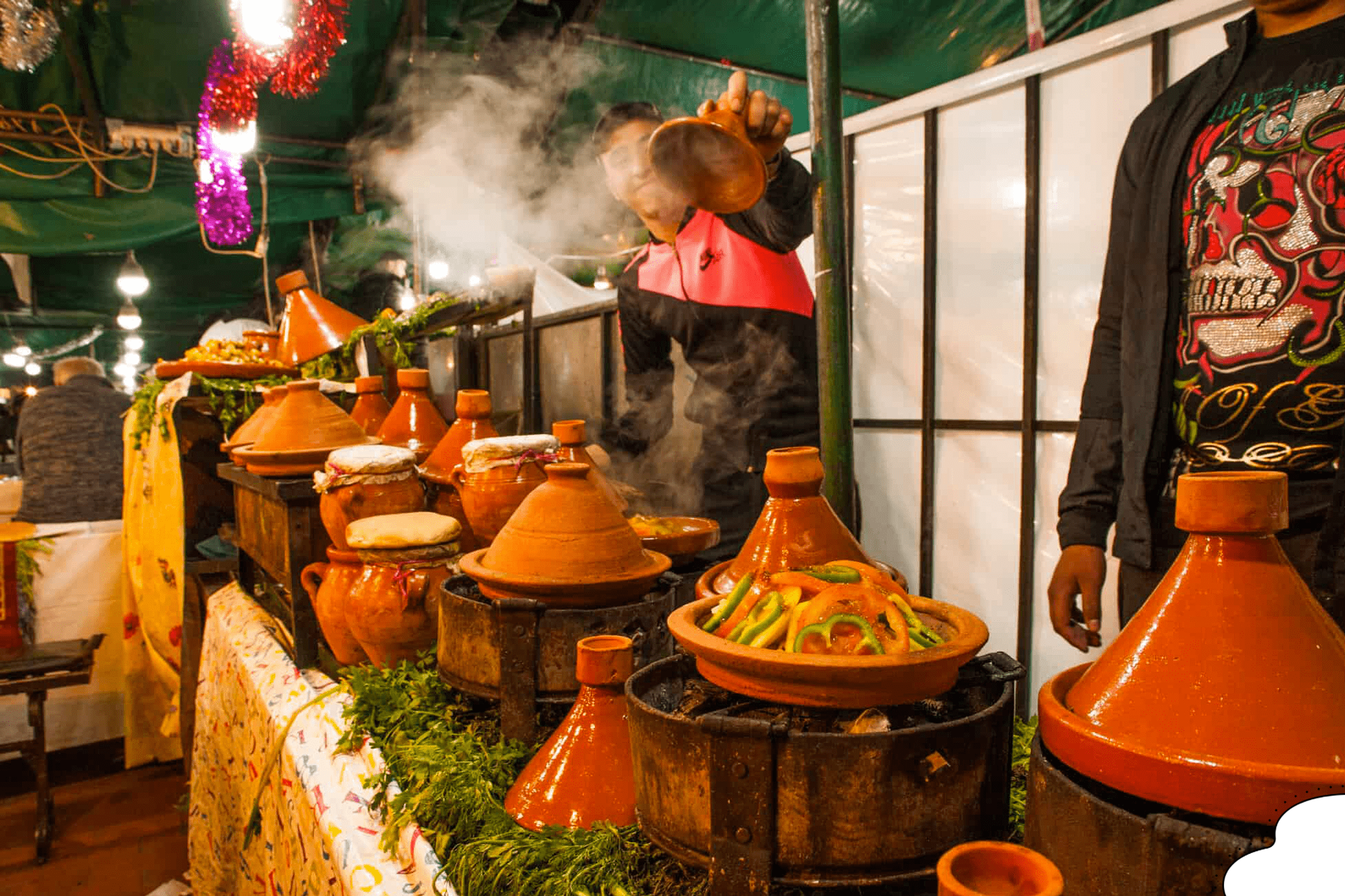 What to eat in Marrakech: food stalls in Jemaa el-Fna square at night